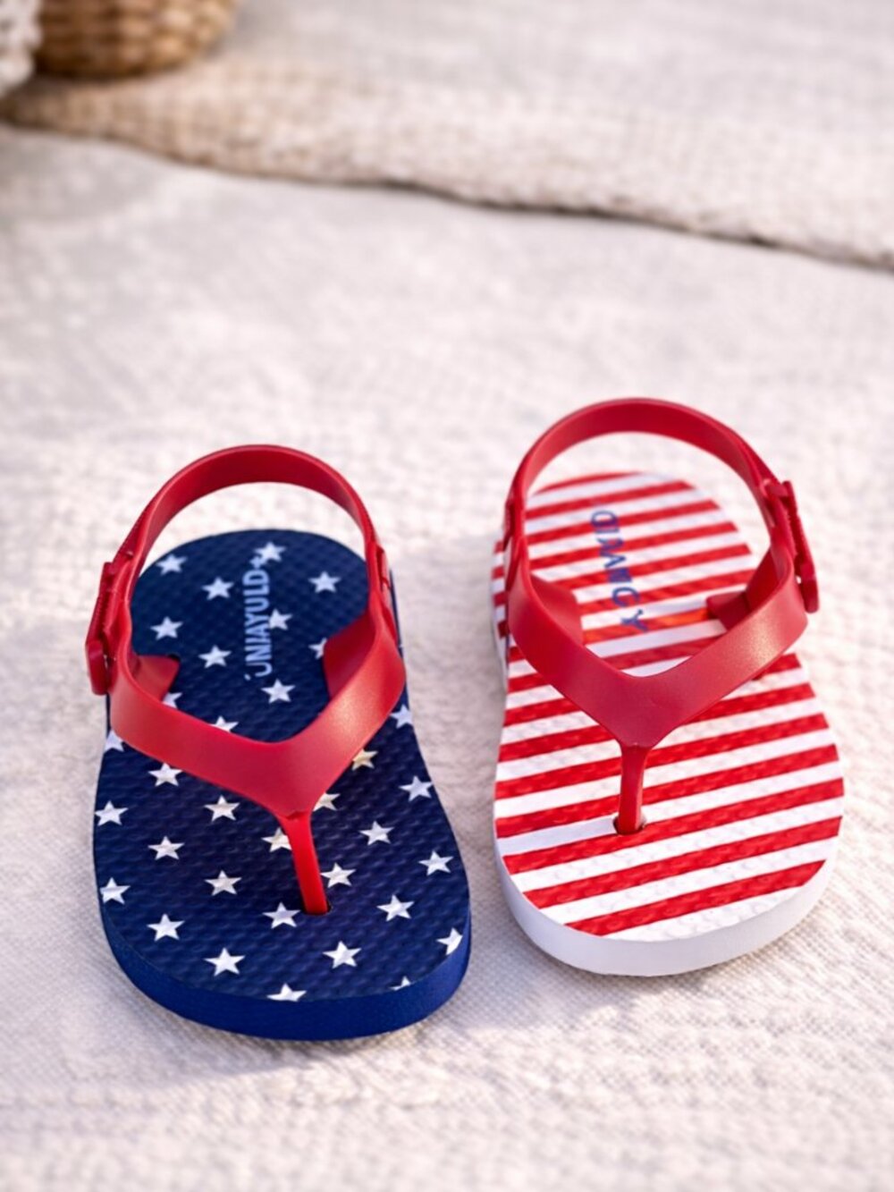 Old Navy Kids Flip Flops Size 5 Red White Blue Thong Sandals Flag Print